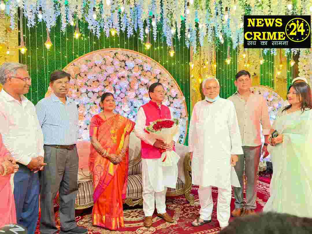  एनएमसीएच के पहले बैच के छात्र और पुराने साथी के वैवाहिक वर्षगांठ में पहुंचे नीतीश कुमार